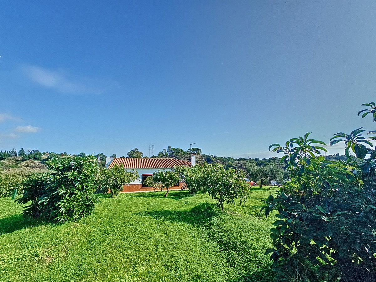 3 Bed Townhouse for sale in El Padron Costa Del Sol, Málaga, Spain
