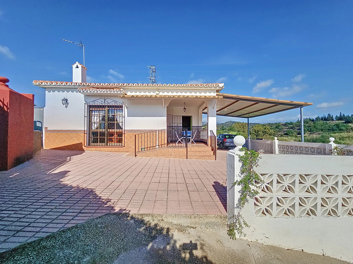 3 Bed Townhouse for sale in El Padron Costa Del Sol, Málaga, Spain