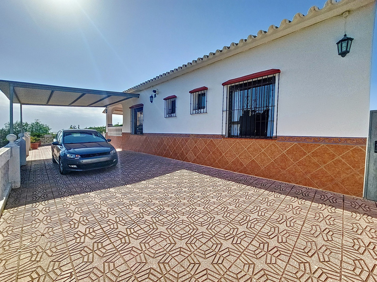 3 Bed Townhouse for sale in El Padron Costa Del Sol, Málaga, Spain