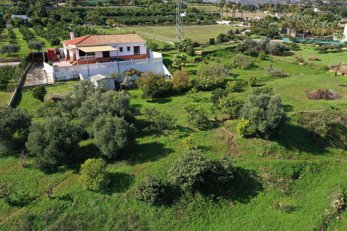 3 Bed Townhouse for sale in El Padron Costa Del Sol, Málaga, Spain