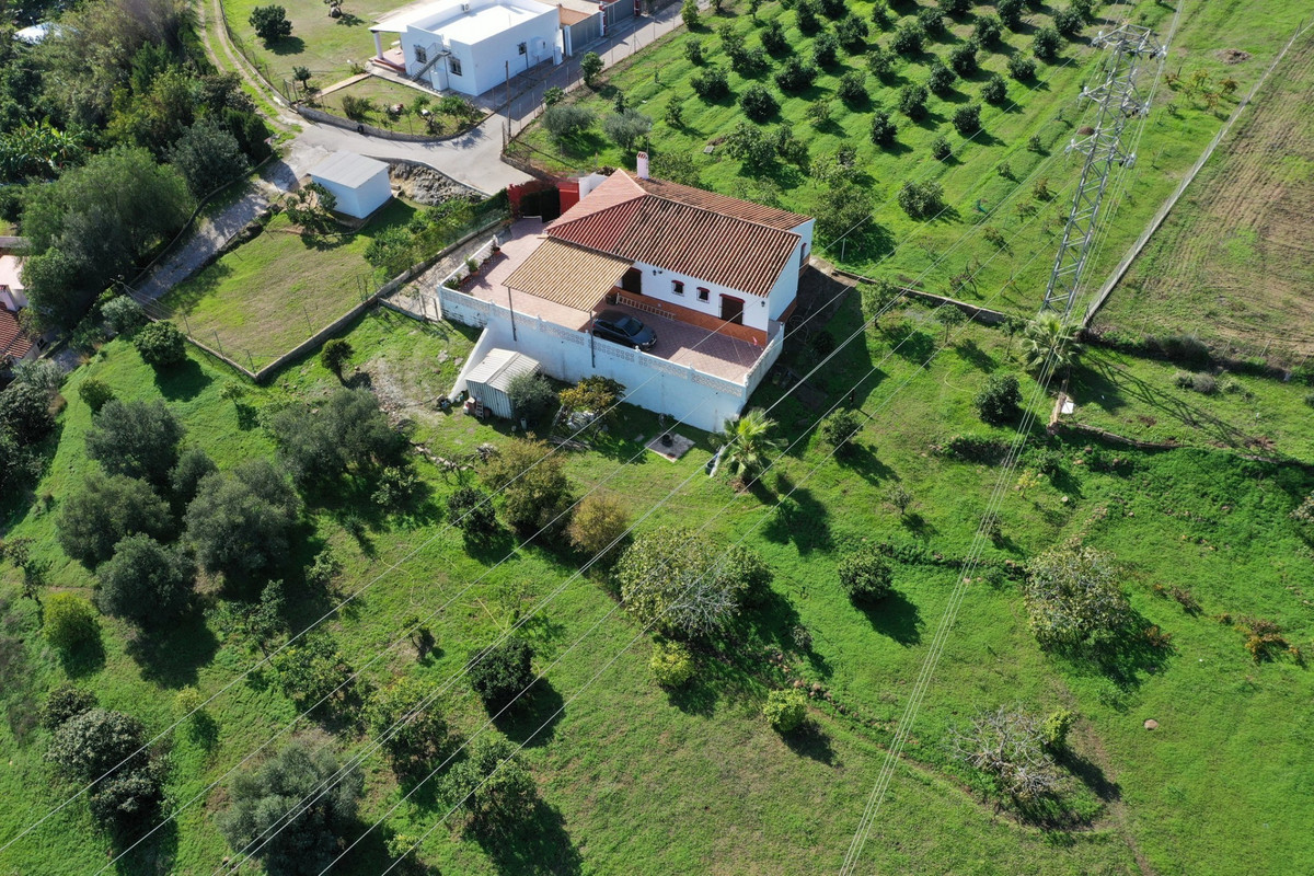 3 Bed Townhouse for sale in El Padron Costa Del Sol, Málaga, Spain