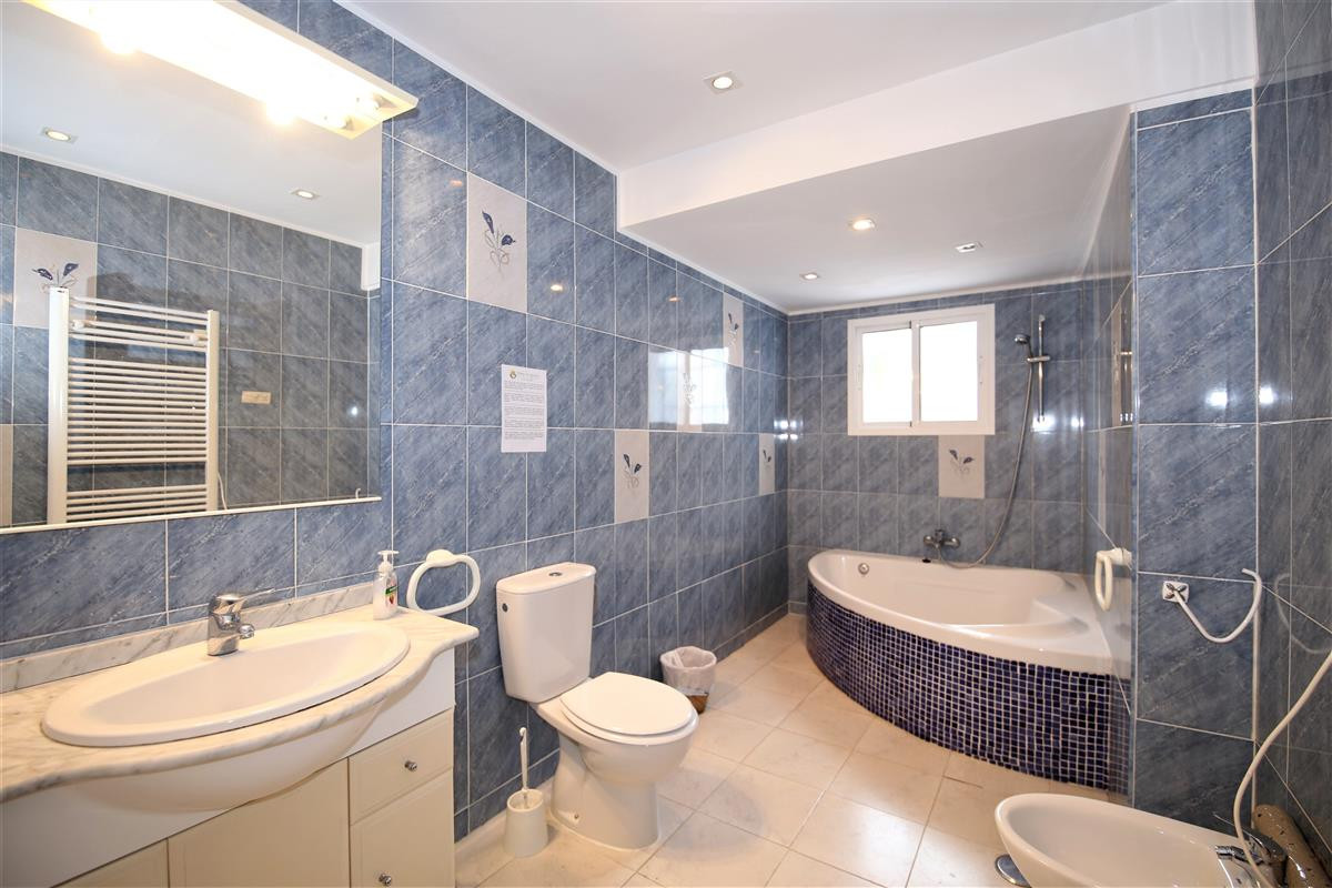 4 Bed Townhouse for sale in Estepona Costa Del Sol, Málaga, Spain