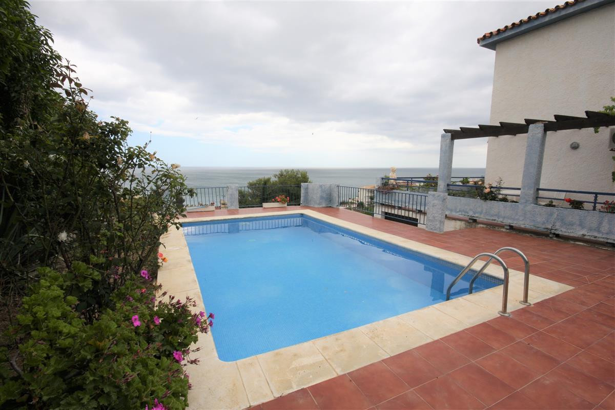 4 Bed Townhouse for sale in Estepona Costa Del Sol, Málaga, Spain