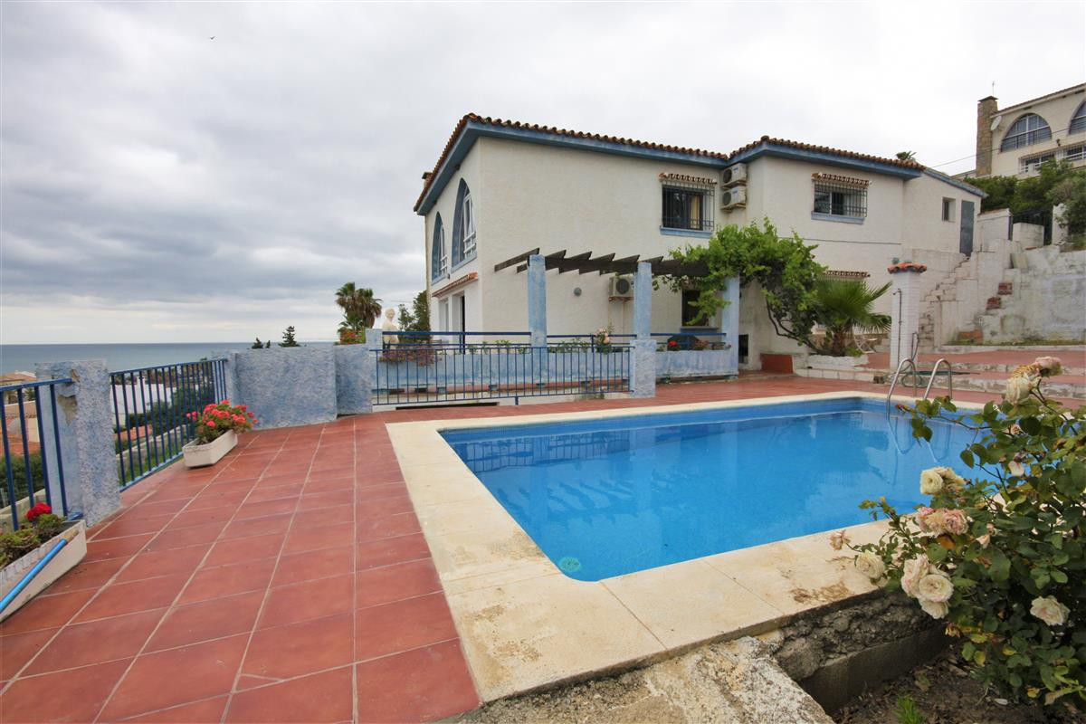 4 Bed Townhouse for sale in Estepona Costa Del Sol, Málaga, Spain