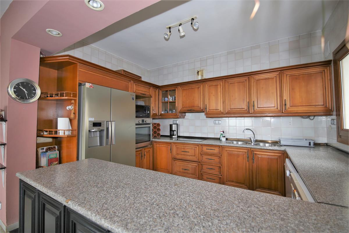 4 Bed Townhouse for sale in Estepona Costa Del Sol, Málaga, Spain