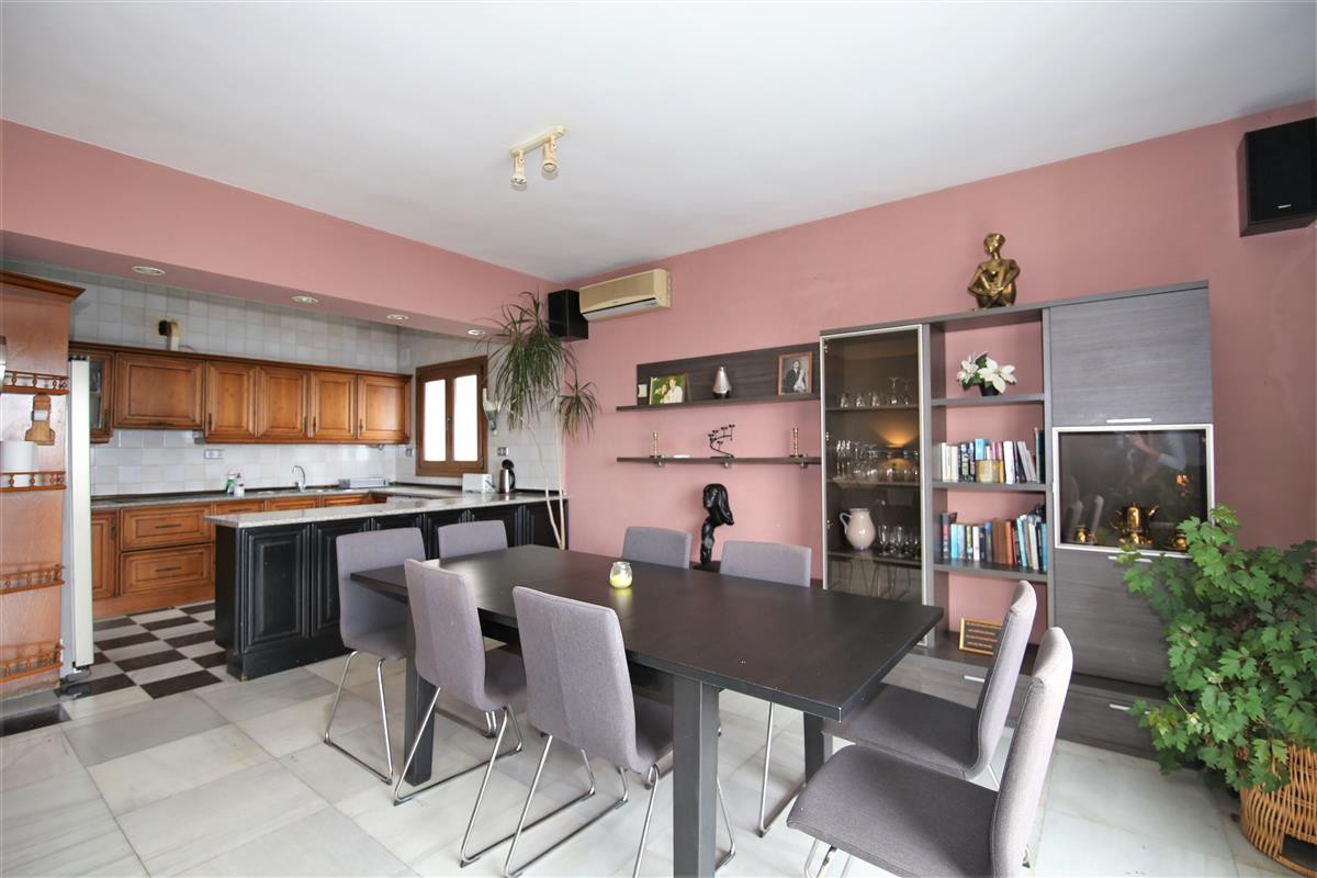 4 Bed Townhouse for sale in Estepona Costa Del Sol, Málaga, Spain
