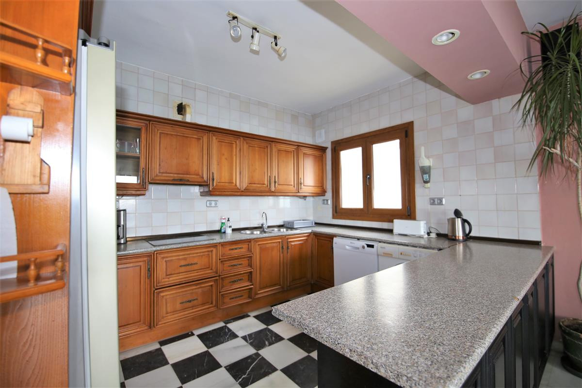 4 Bed Townhouse for sale in Estepona Costa Del Sol, Málaga, Spain