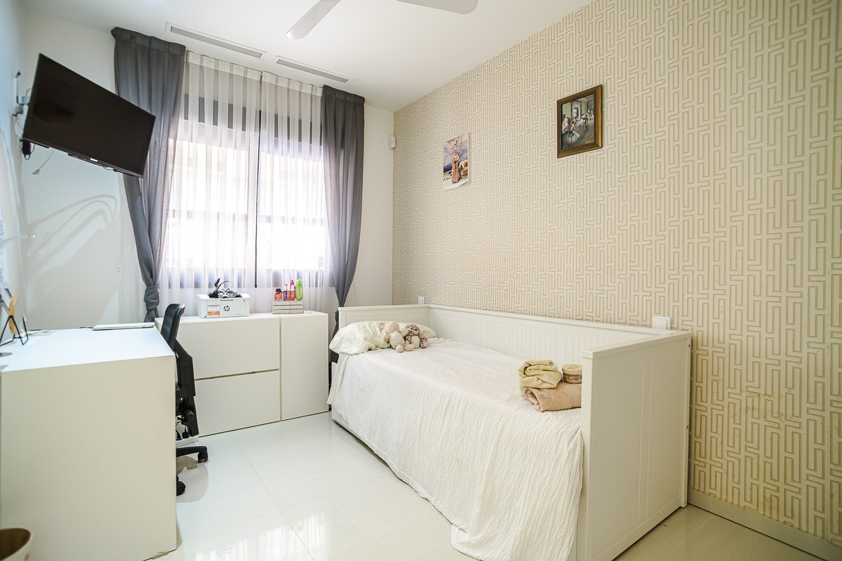 2 Bed Apartment for sale in Guardamar Del Segura Costa Blanca, Alicante, Spain