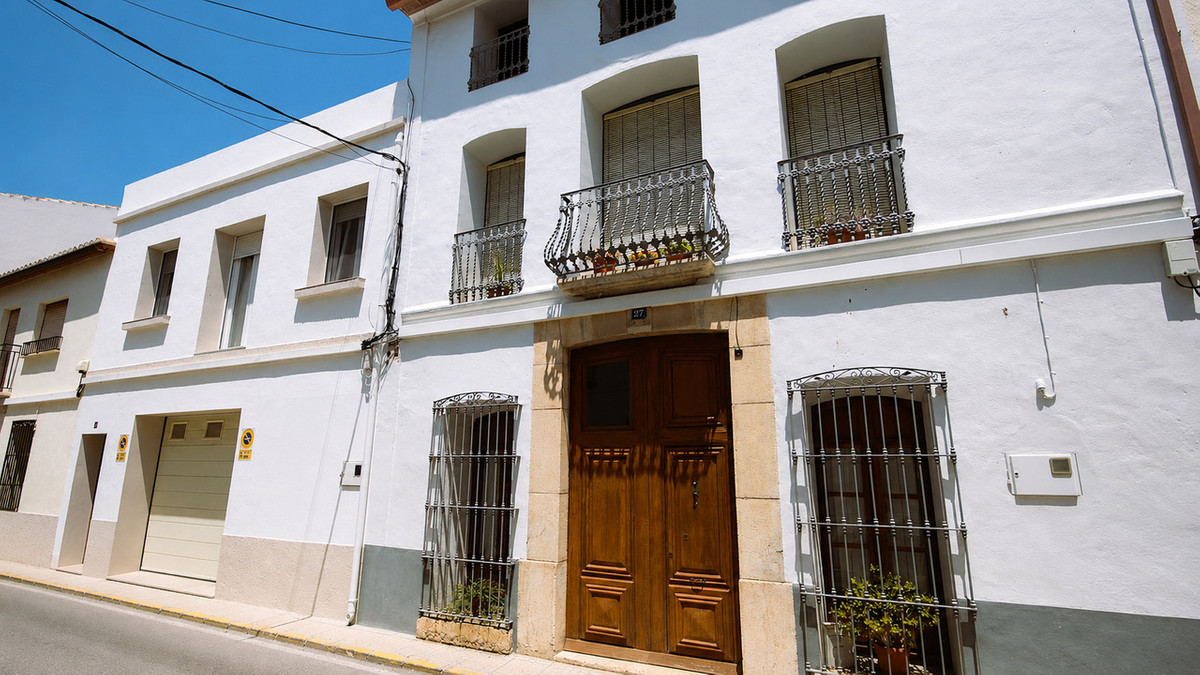 3 Bed Townhouse for sale in Jalon Costa Blanca, Alicante, Spain