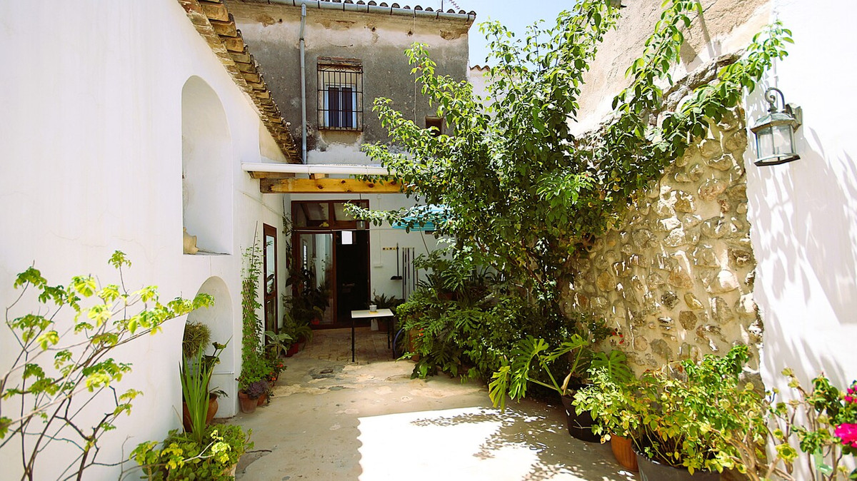 3 Bed Townhouse for sale in Jalon Costa Blanca, Alicante, Spain