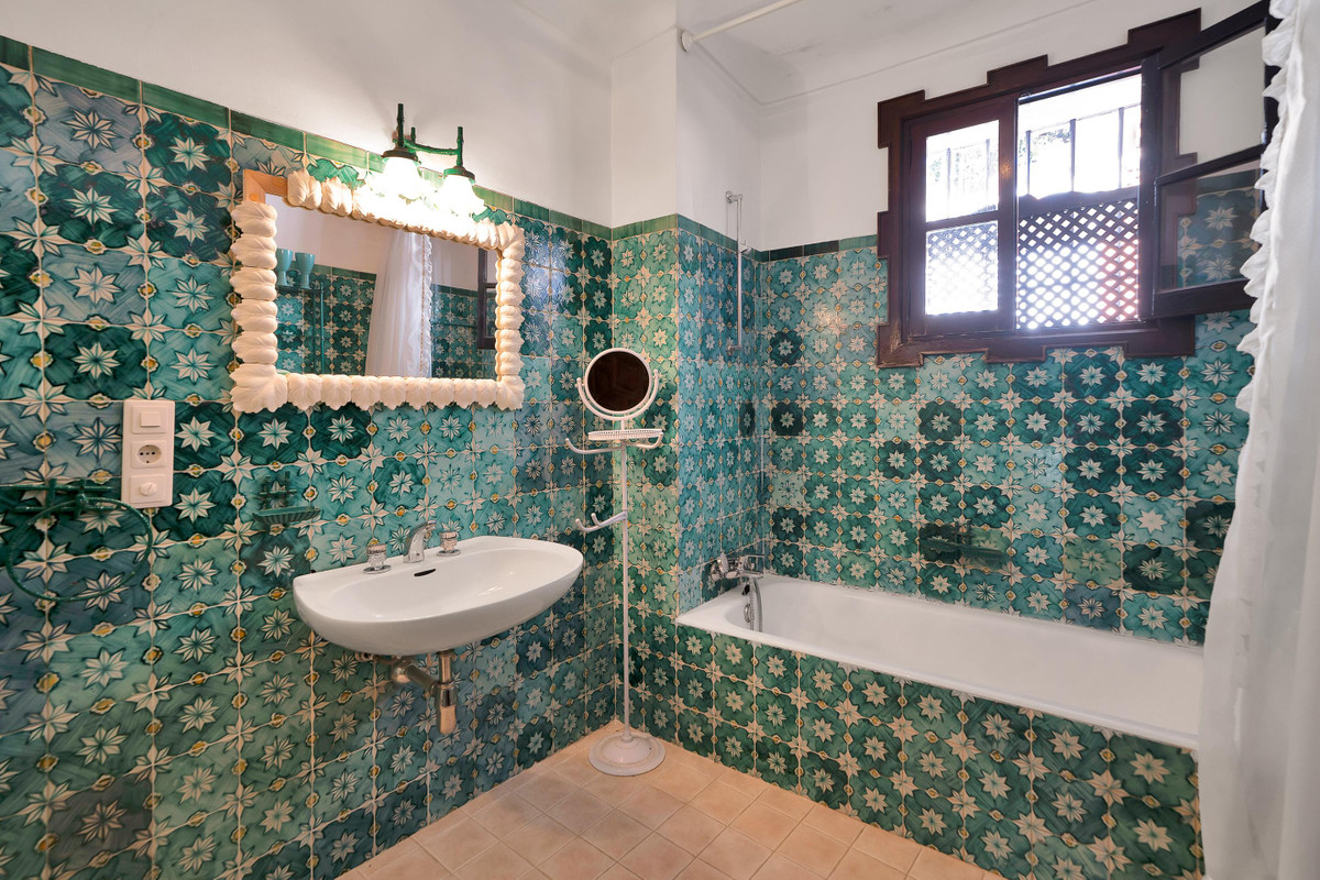 Se vende Villa - Chalet de 4 dormitorios en Costa Del Sol, Málaga, España