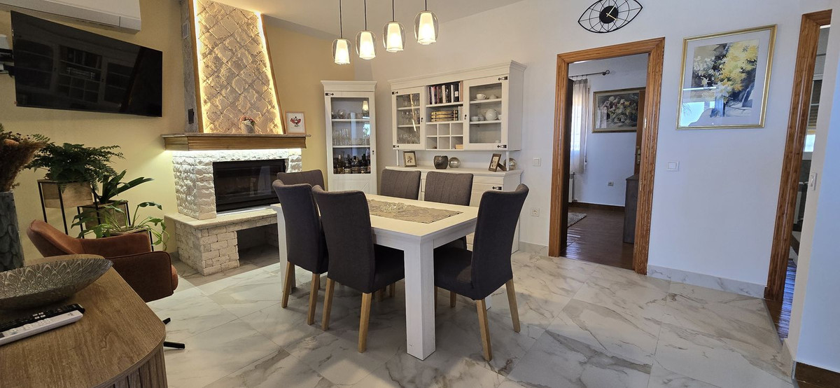 5 Bed Townhouse for sale in Coín Costa Del Sol, Málaga, Spain