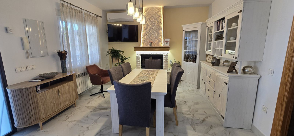 5 Bed Townhouse for sale in Coín Costa Del Sol, Málaga, Spain