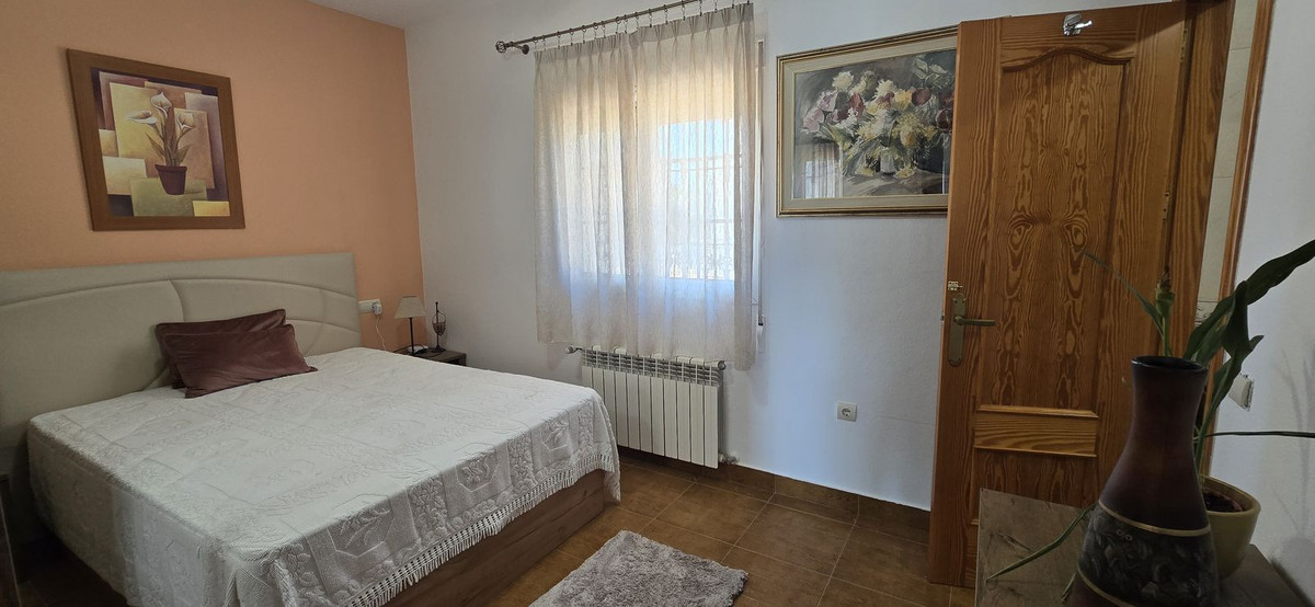 5 Bed Townhouse for sale in Coín Costa Del Sol, Málaga, Spain