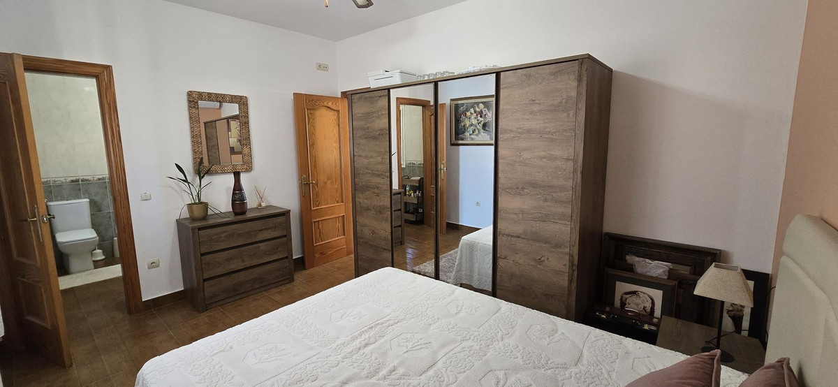 5 Bed Townhouse for sale in Coín Costa Del Sol, Málaga, Spain