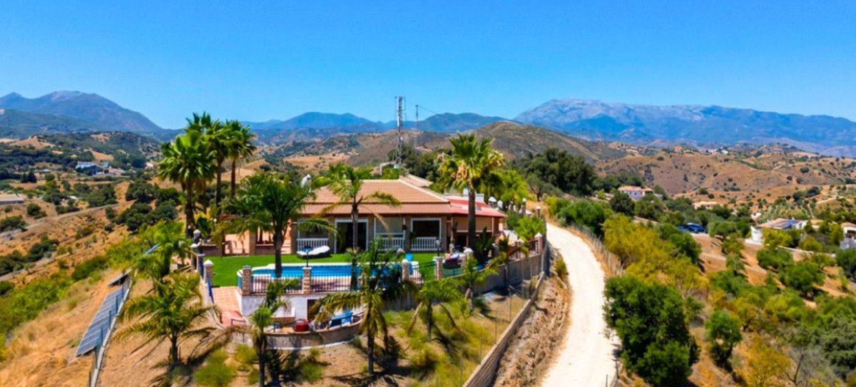 5 Bed Townhouse for sale in Coín Costa Del Sol, Málaga, Spain