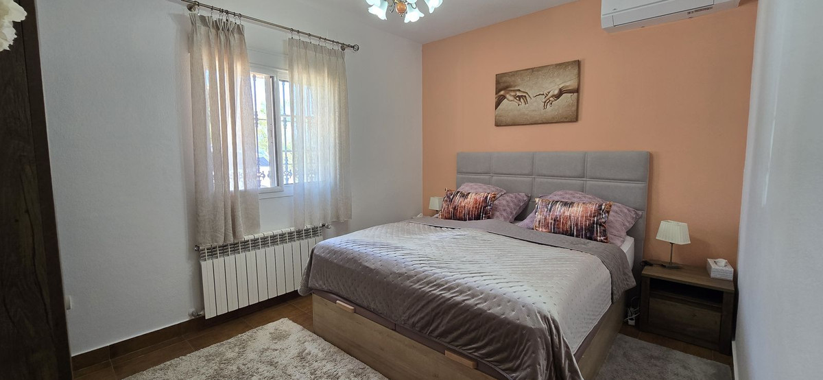 5 Bed Townhouse for sale in Coín Costa Del Sol, Málaga, Spain