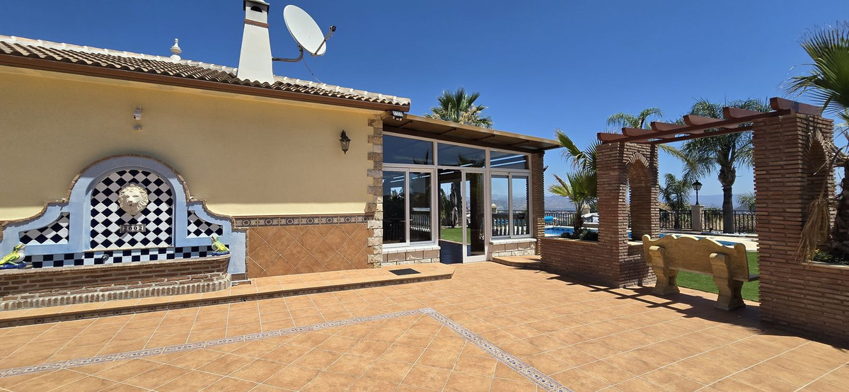 5 Bed Townhouse for sale in Coín Costa Del Sol, Málaga, Spain