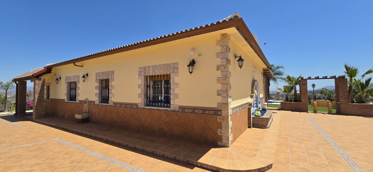5 Bed Townhouse for sale in Coín Costa Del Sol, Málaga, Spain