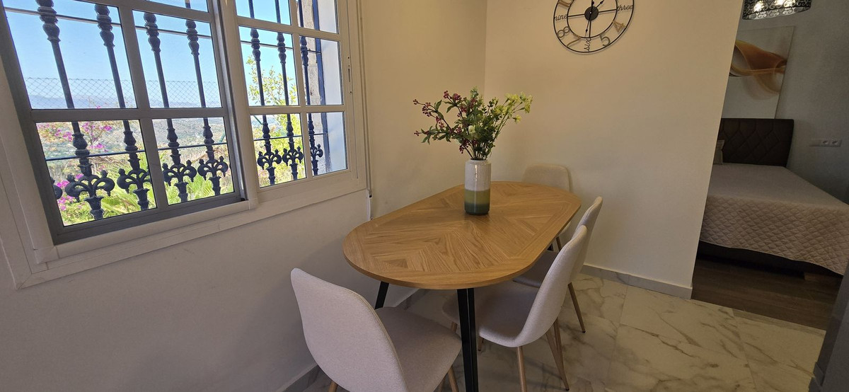 5 Bed Townhouse for sale in Coín Costa Del Sol, Málaga, Spain