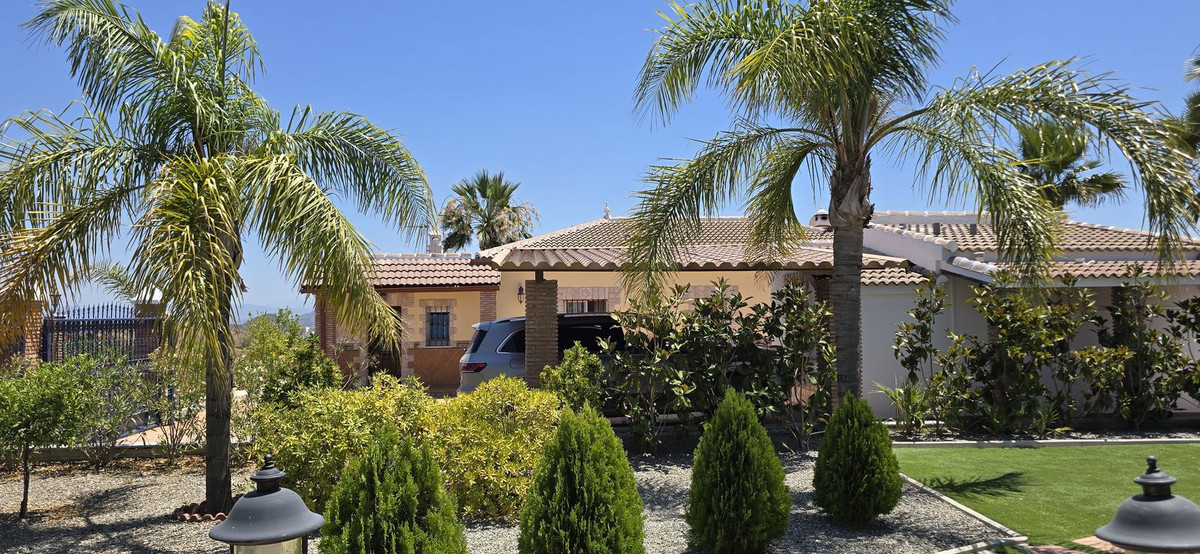 5 Bed Townhouse for sale in Coín Costa Del Sol, Málaga, Spain