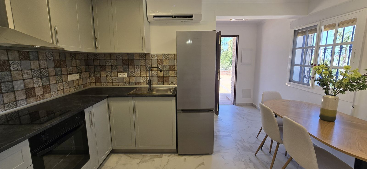 5 Bed Townhouse for sale in Coín Costa Del Sol, Málaga, Spain