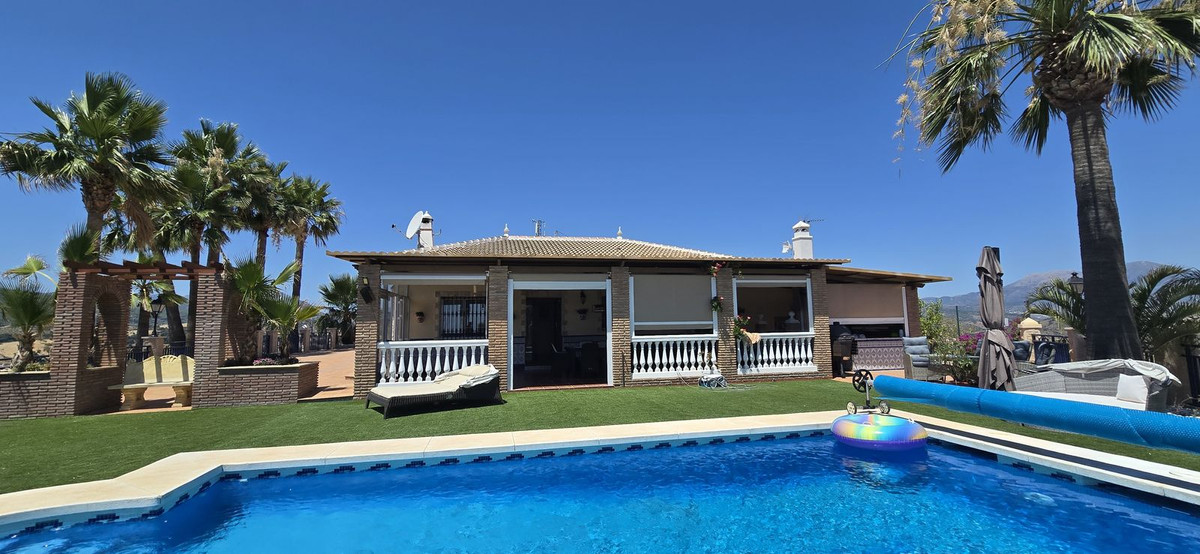 5 Bed Townhouse for sale in Coín Costa Del Sol, Málaga, Spain