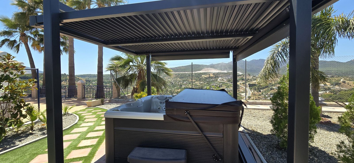 5 Bed Townhouse for sale in Coín Costa Del Sol, Málaga, Spain
