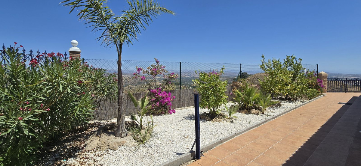 5 Bed Townhouse for sale in Coín Costa Del Sol, Málaga, Spain