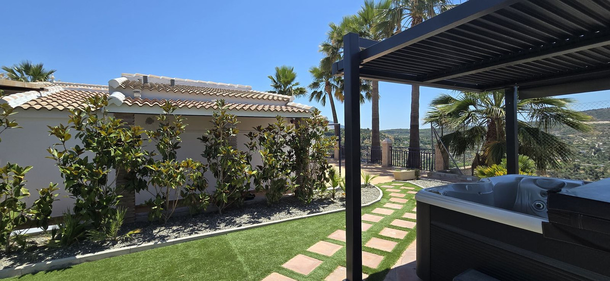 5 Bed Townhouse for sale in Coín Costa Del Sol, Málaga, Spain