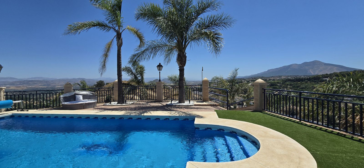 5 Bed Townhouse for sale in Coín Costa Del Sol, Málaga, Spain