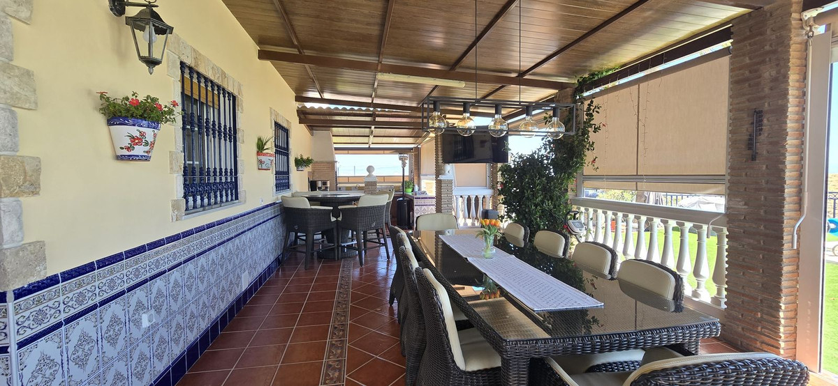 5 Bed Townhouse for sale in Coín Costa Del Sol, Málaga, Spain