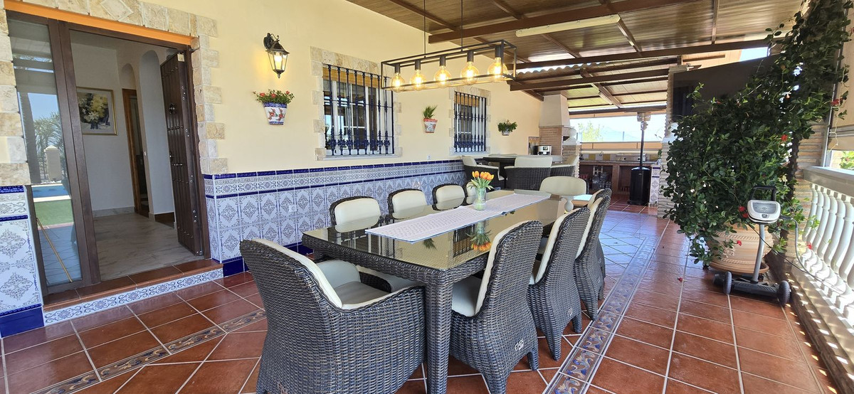 5 Bed Townhouse for sale in Coín Costa Del Sol, Málaga, Spain