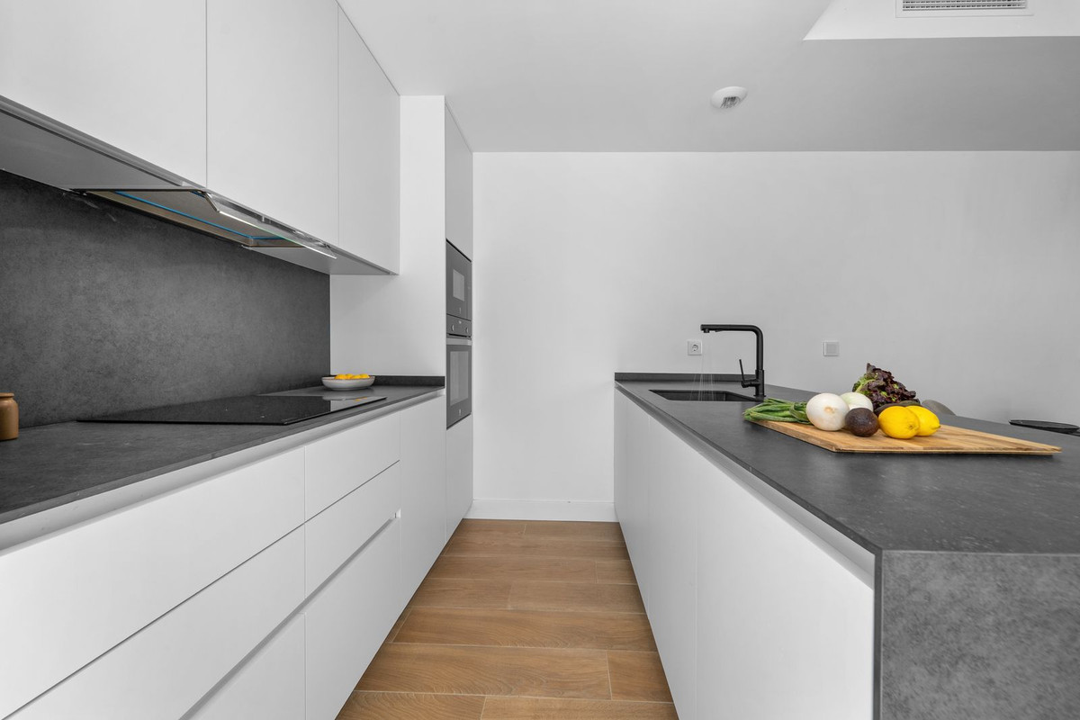 3 Bed Apartment for sale in Fuengirola Costa Del Sol, Málaga, Spain