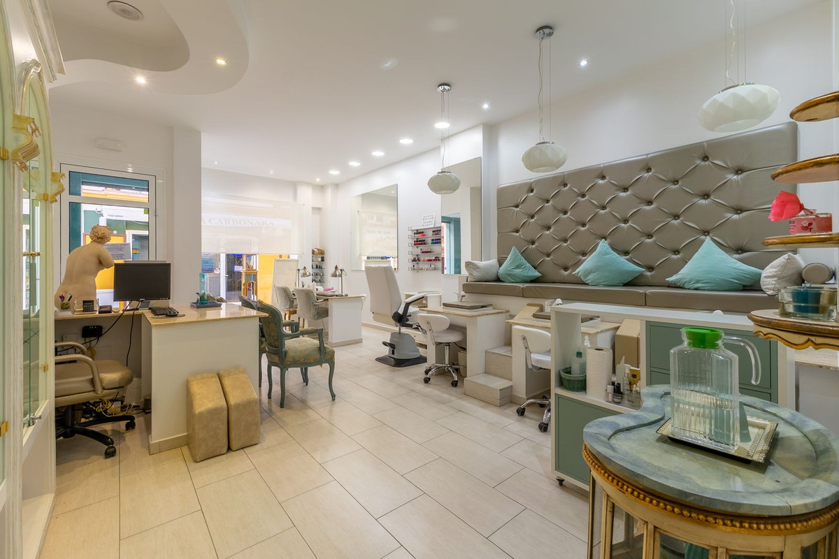 Commercial unit for sale in Fuengirola Costa Del Sol, Málaga, Spain