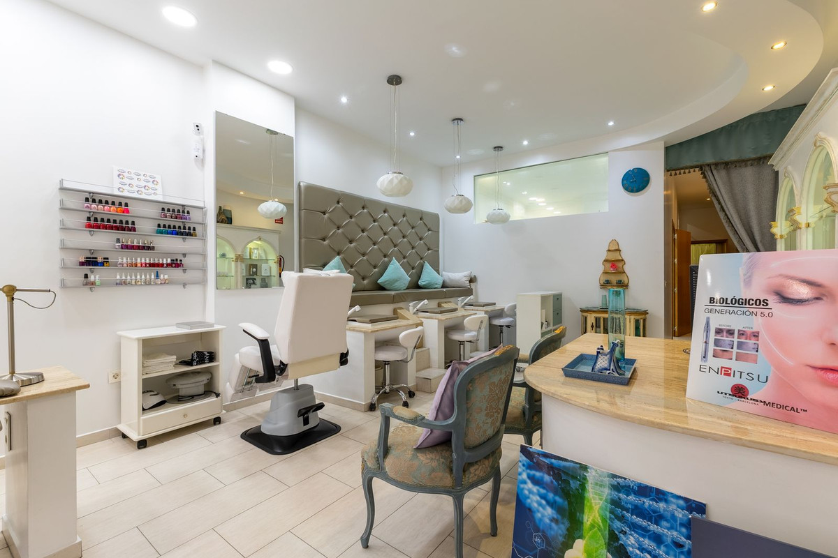 Commercial unit for sale in Fuengirola Costa Del Sol, Málaga, Spain