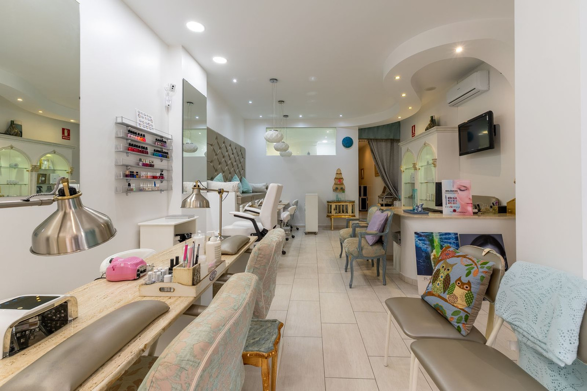 Commercial unit for sale in Fuengirola Costa Del Sol, Málaga, Spain