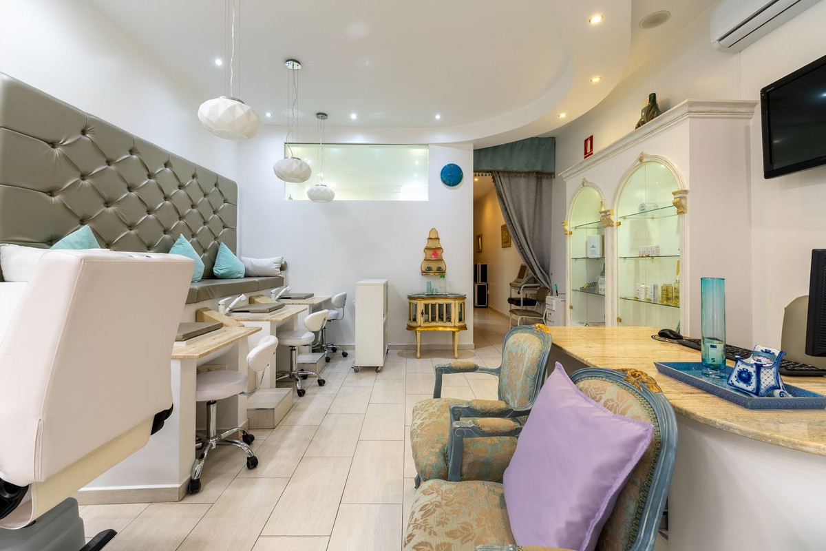 Commercial unit for sale in Fuengirola Costa Del Sol, Málaga, Spain