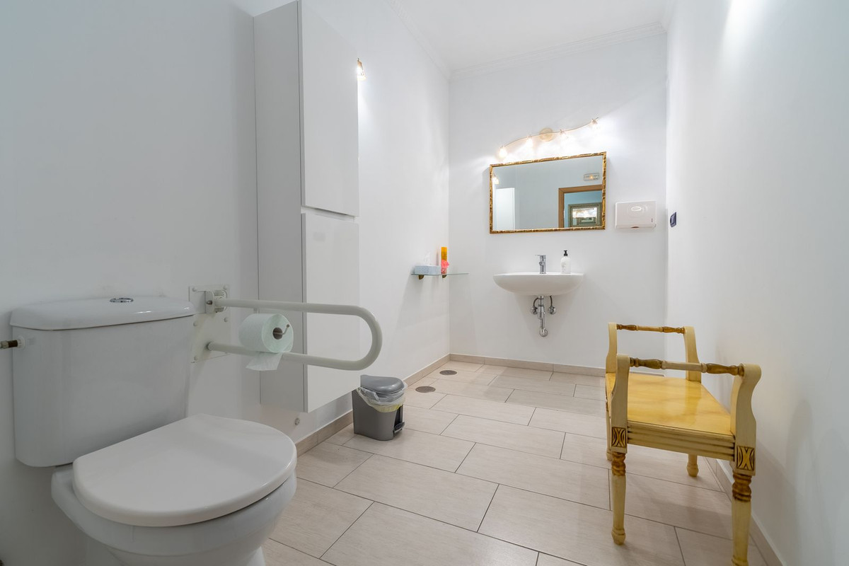 Commercial unit for sale in Fuengirola Costa Del Sol, Málaga, Spain