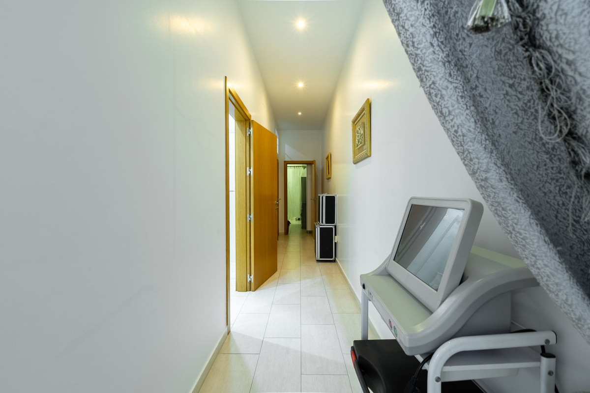 Commercial unit for sale in Fuengirola Costa Del Sol, Málaga, Spain