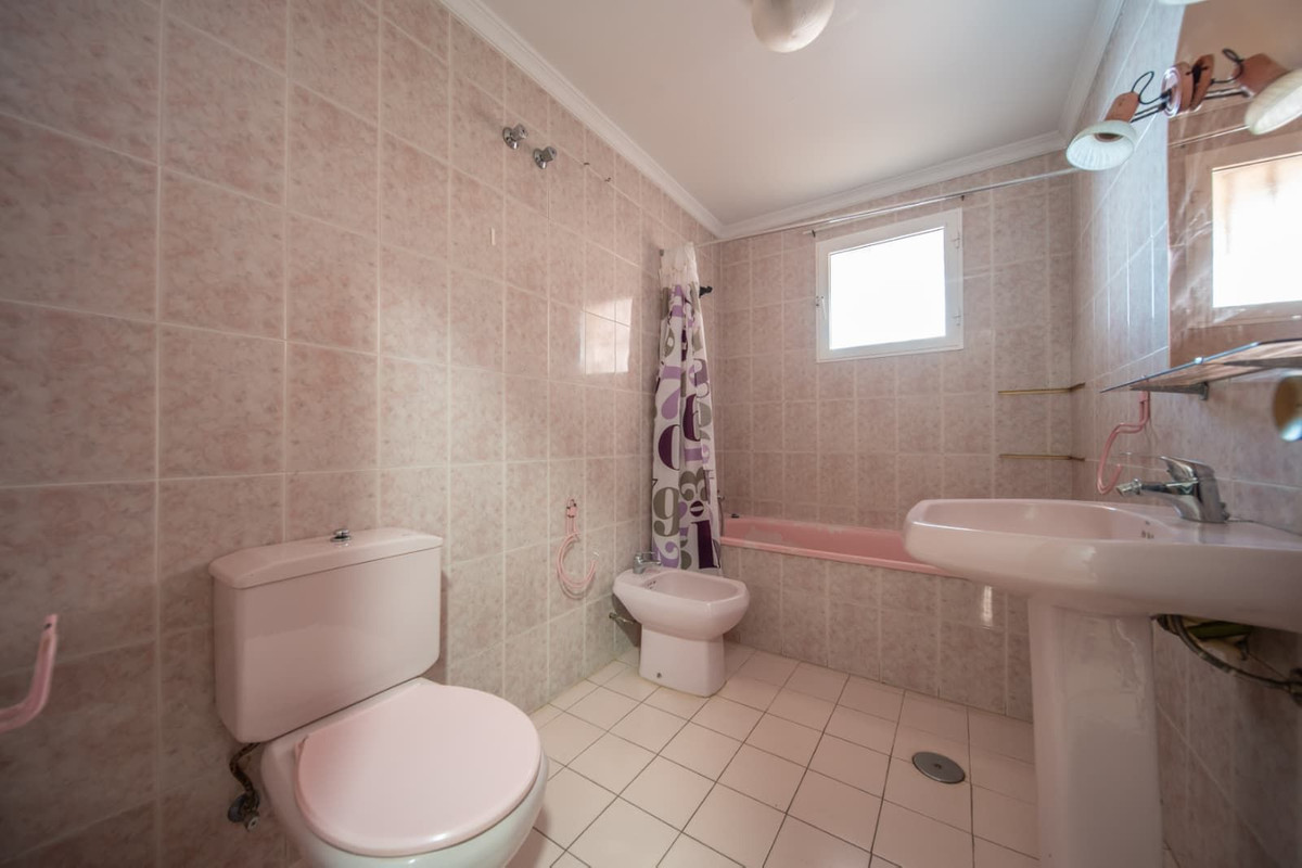 Se vende Apartamento Planta Media de 4 dormitorios en Costa Del Sol, Málaga, España