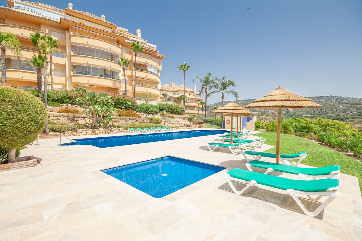 3 Bed Apartment for sale in Elviria Costa Del Sol, Málaga, Spain
