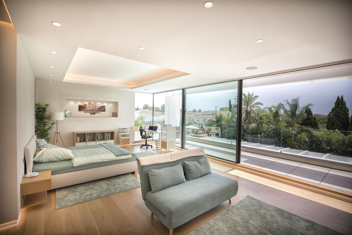 7 Bed Townhouse for sale in El Paraiso Costa Del Sol, Málaga, Spain