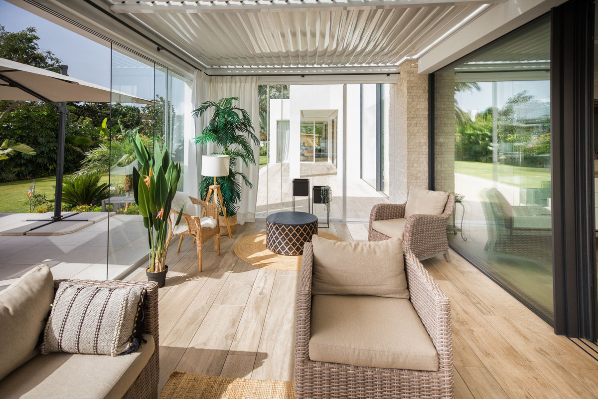 7 Bed Townhouse for sale in El Paraiso Costa Del Sol, Málaga, Spain
