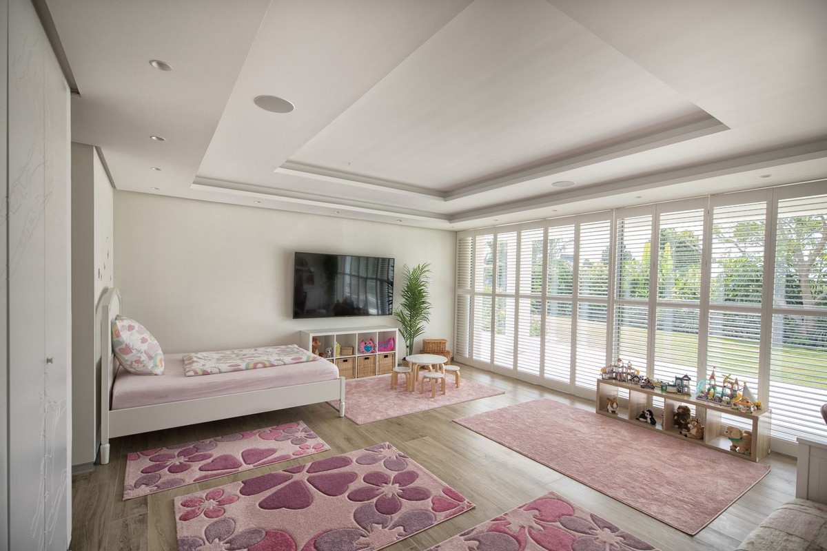 7 Bed Townhouse for sale in El Paraiso Costa Del Sol, Málaga, Spain