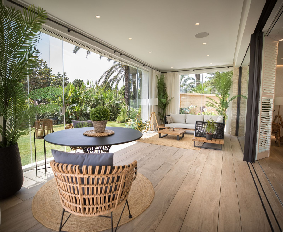 7 Bed Townhouse for sale in El Paraiso Costa Del Sol, Málaga, Spain
