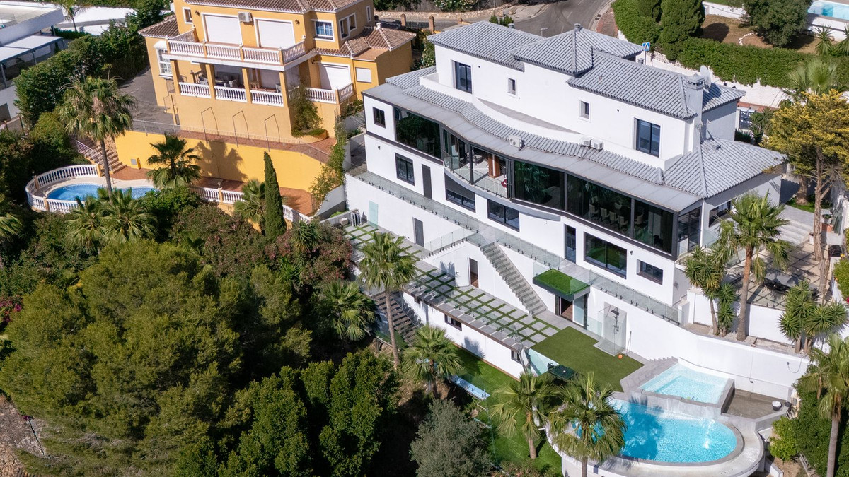 7 Bed Townhouse for sale in Torrequebrada Costa Del Sol, Málaga, Spain