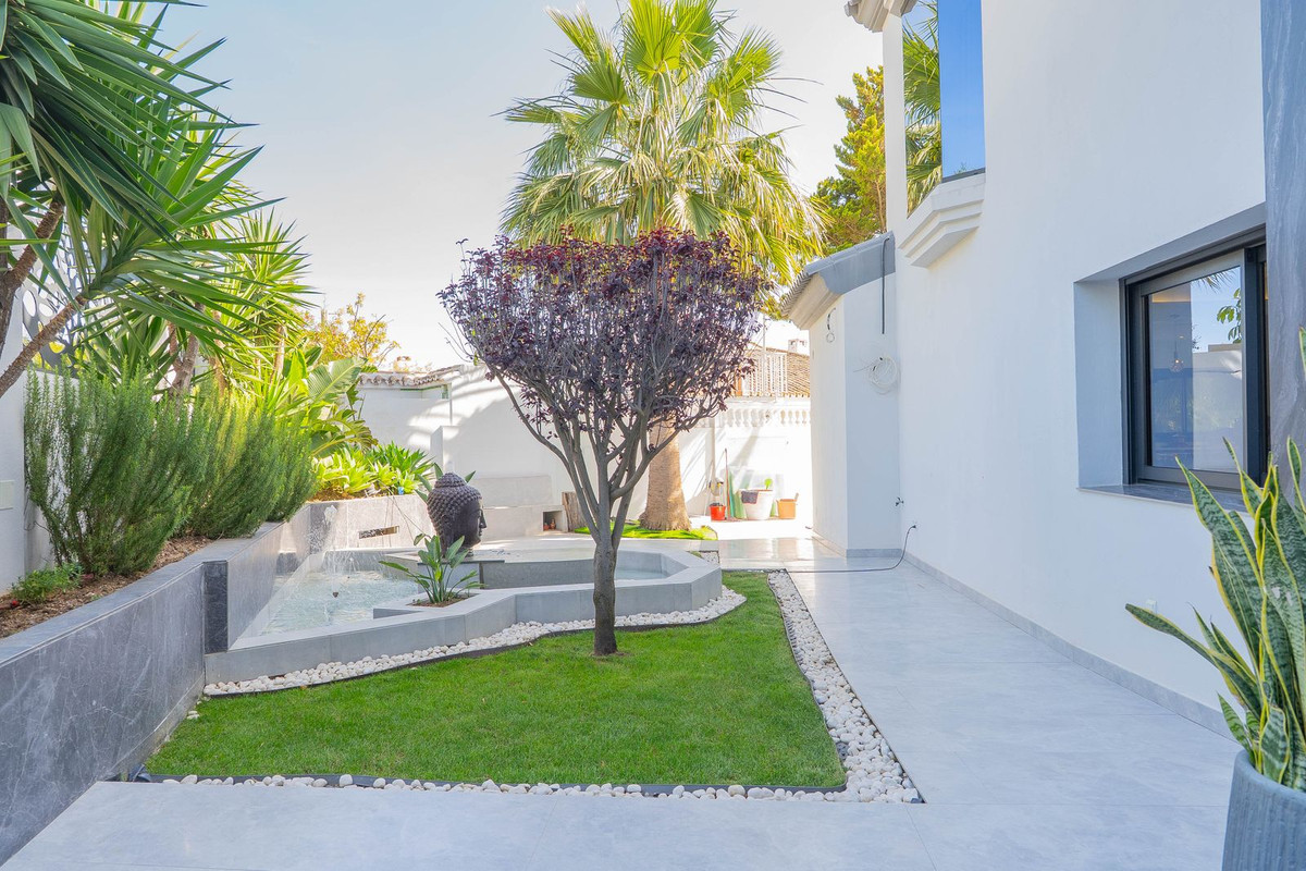 7 Bed Townhouse for sale in Torrequebrada Costa Del Sol, Málaga, Spain