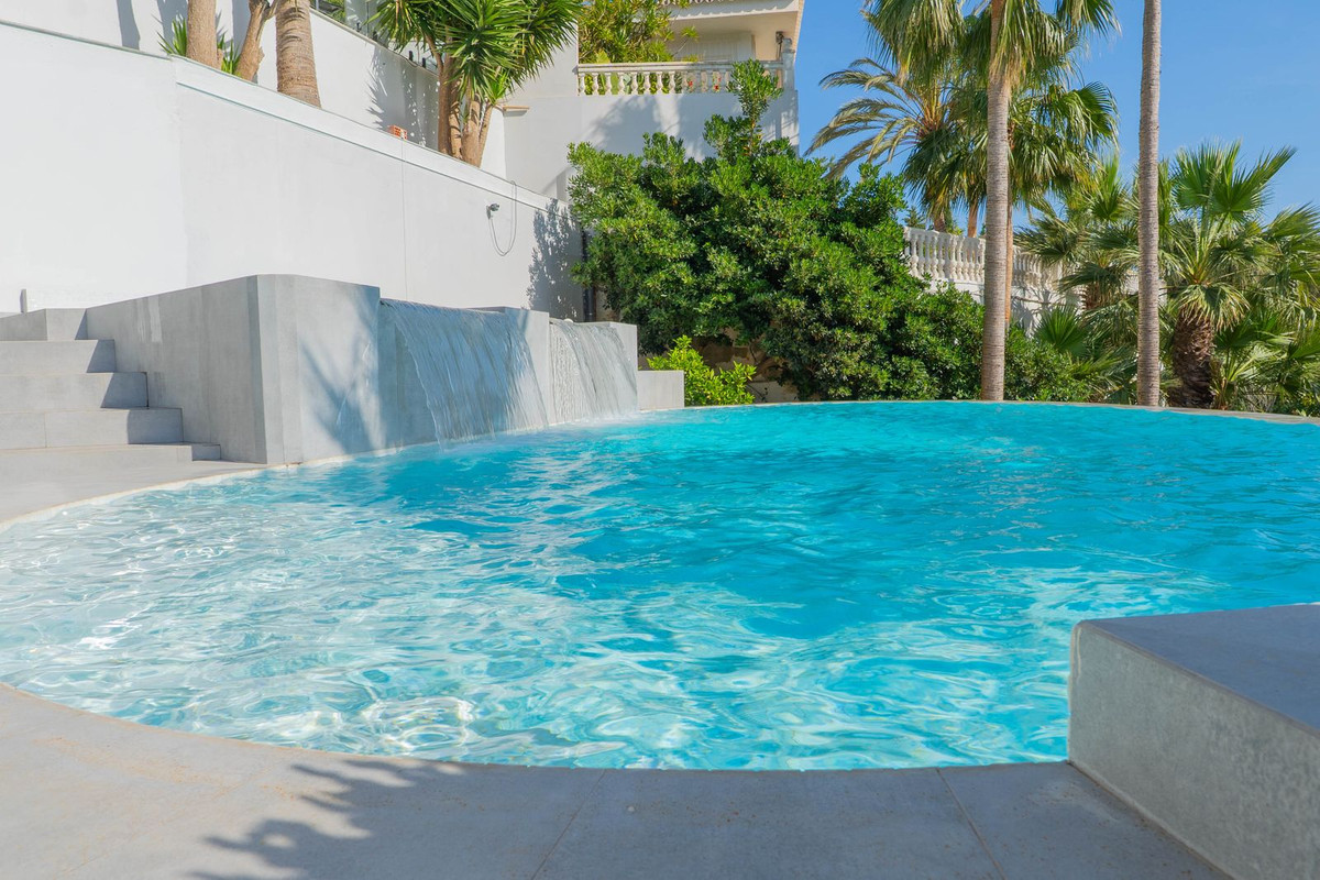 7 Bed Townhouse for sale in Torrequebrada Costa Del Sol, Málaga, Spain