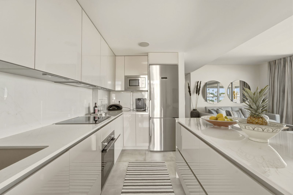 4 Bed Apartment for sale in Selwo Costa Del Sol, Málaga, Spain
